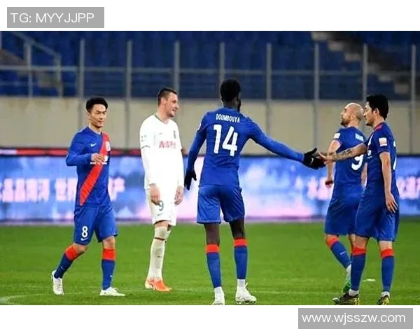 足球明星因伤腿离场引发球迷担忧赛季前景堪忧