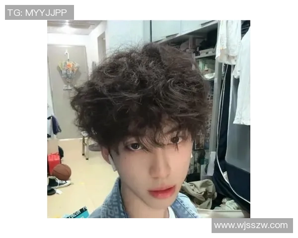 篮球明星烫头潮流引领时尚风向标球场外的发型革命与个性表达